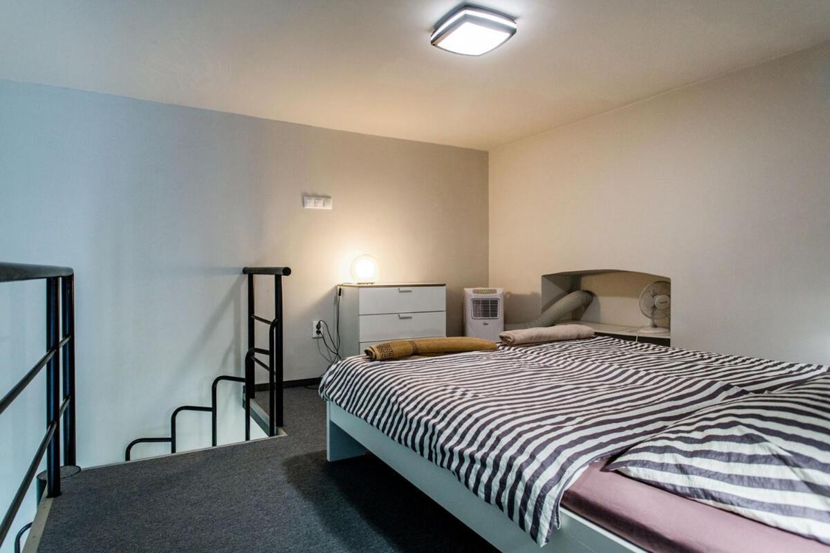 Bank Street Loft In Pest Center Apartment *