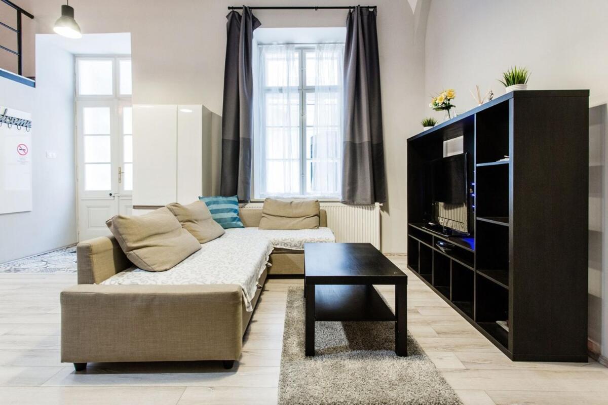Bank Street Loft In Pest Center Apartment Budapest